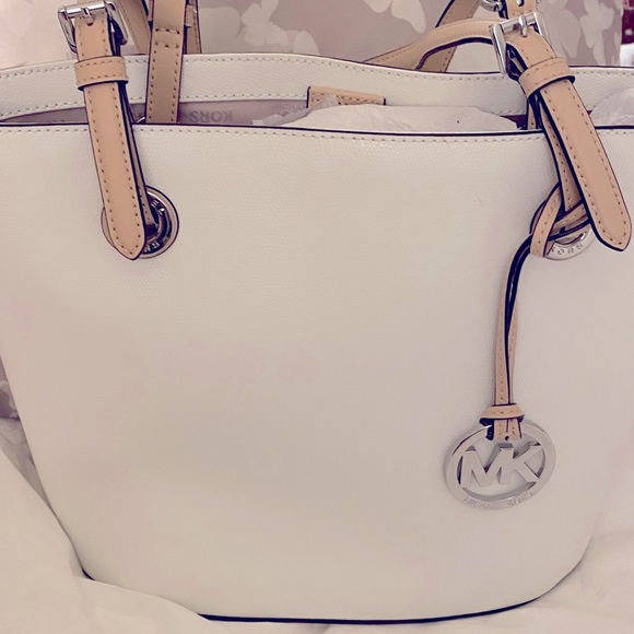 SOLD..SOLD……Micheal Kors Jet Setter Tote - Picture 7 of 9